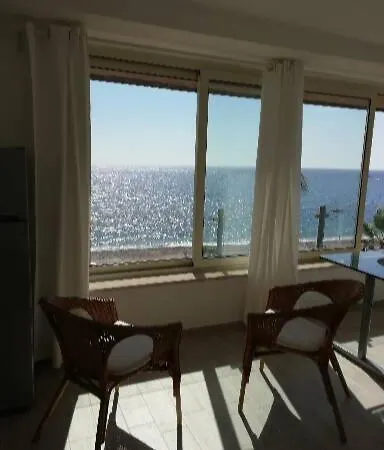 Oda ve Kahvaltı Akron SantʼAlessio Siculo